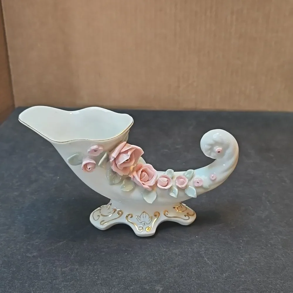 LEFTON HAND painted Cornucopias Pair of Horn Vase Japan